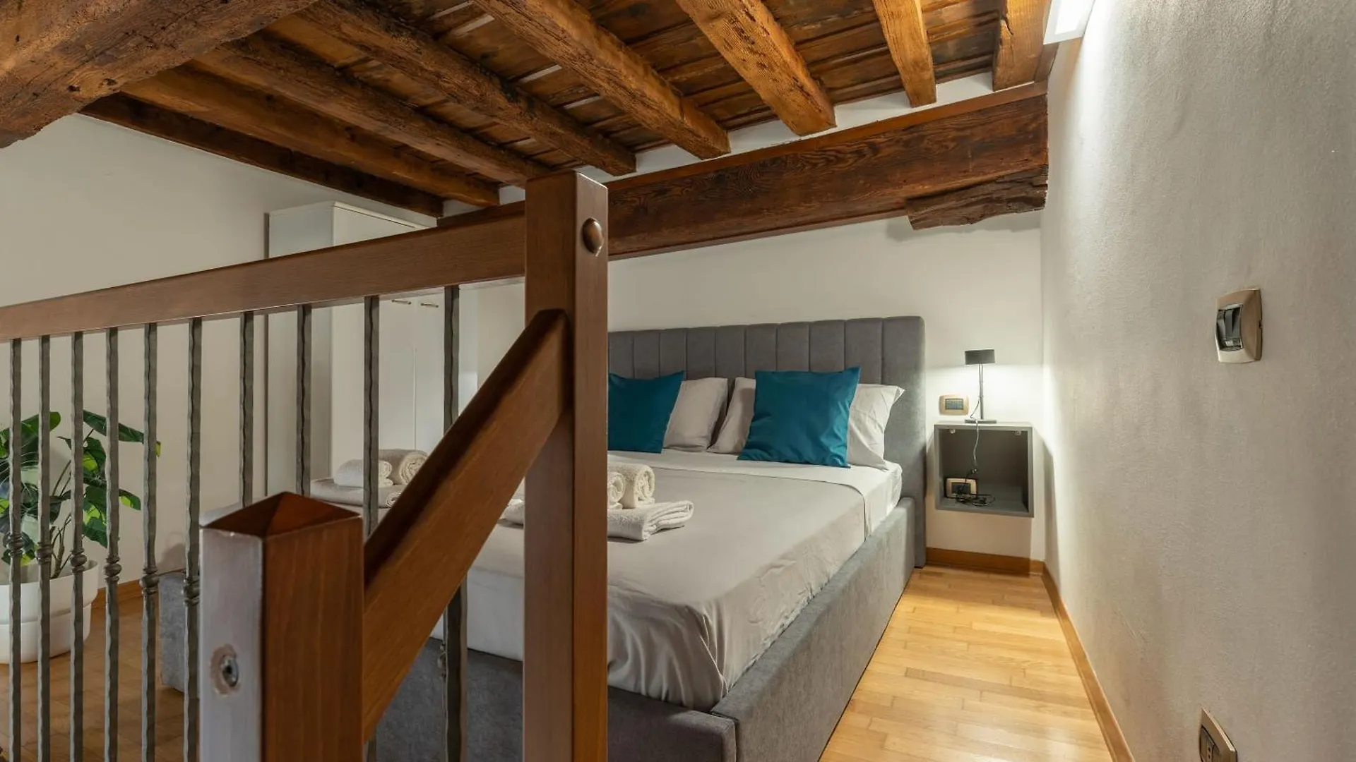 Dimora Storica Uffizi & Ponte Vecchio Apartment Florence