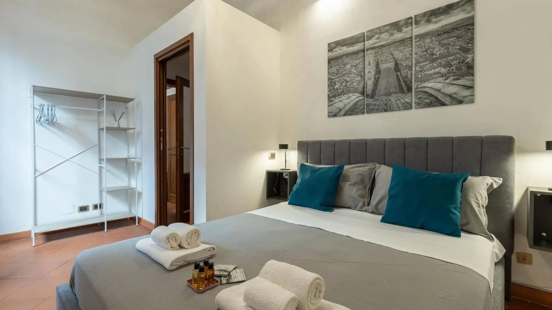 Dimora Storica Uffizi & Ponte Vecchio Apartment Florence