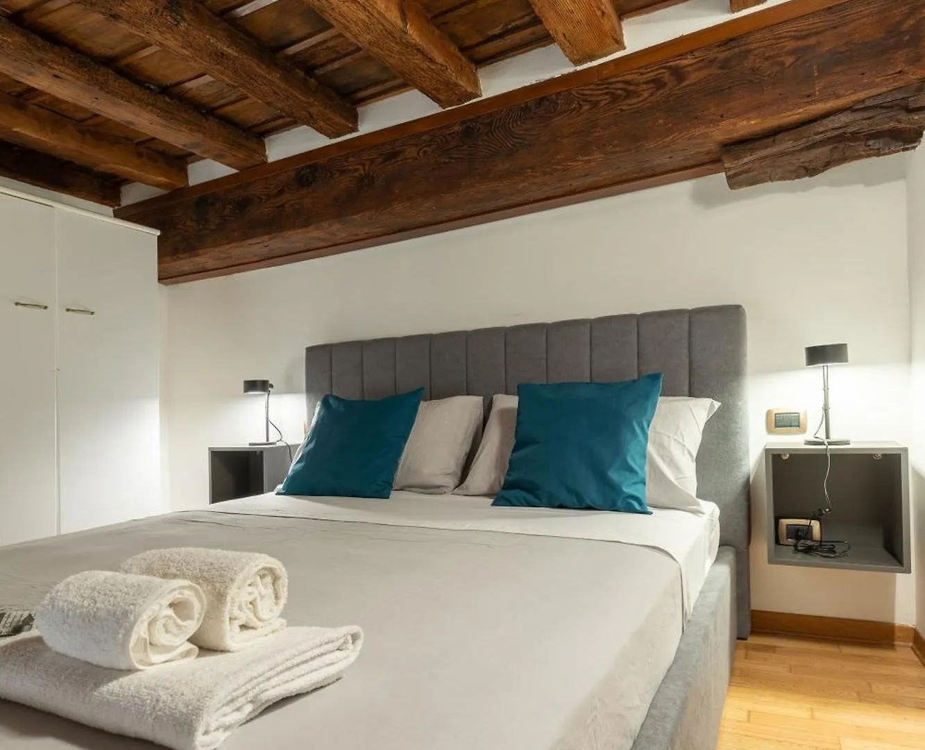 Dimora Storica Uffizi & Ponte Vecchio Apartment Florence
